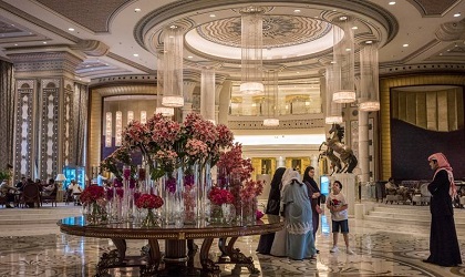 Saudi Izinkan Pria dan Wanita Asing Menyewa Kamar Hotel Bersama Tanpa Bukti Bertalian